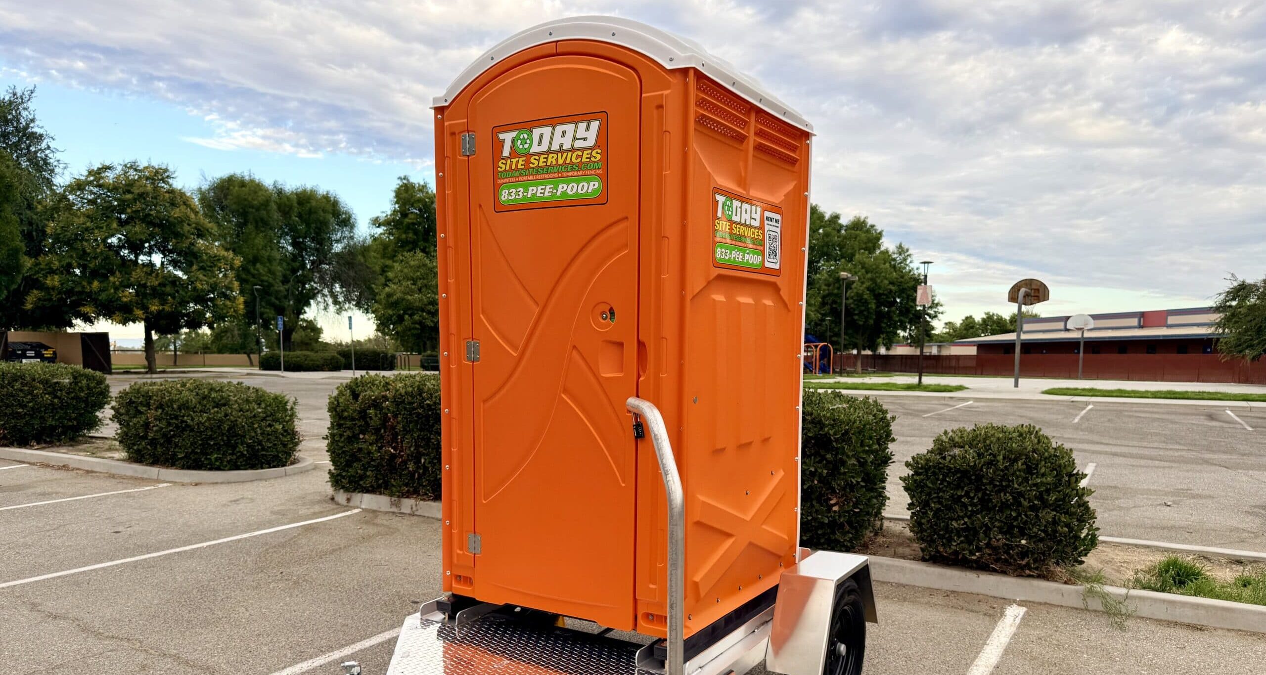 A man standing in front of a {acf_dumpster_size_in_cubic_yards} yard dumpster provided by Sameday Dumpster